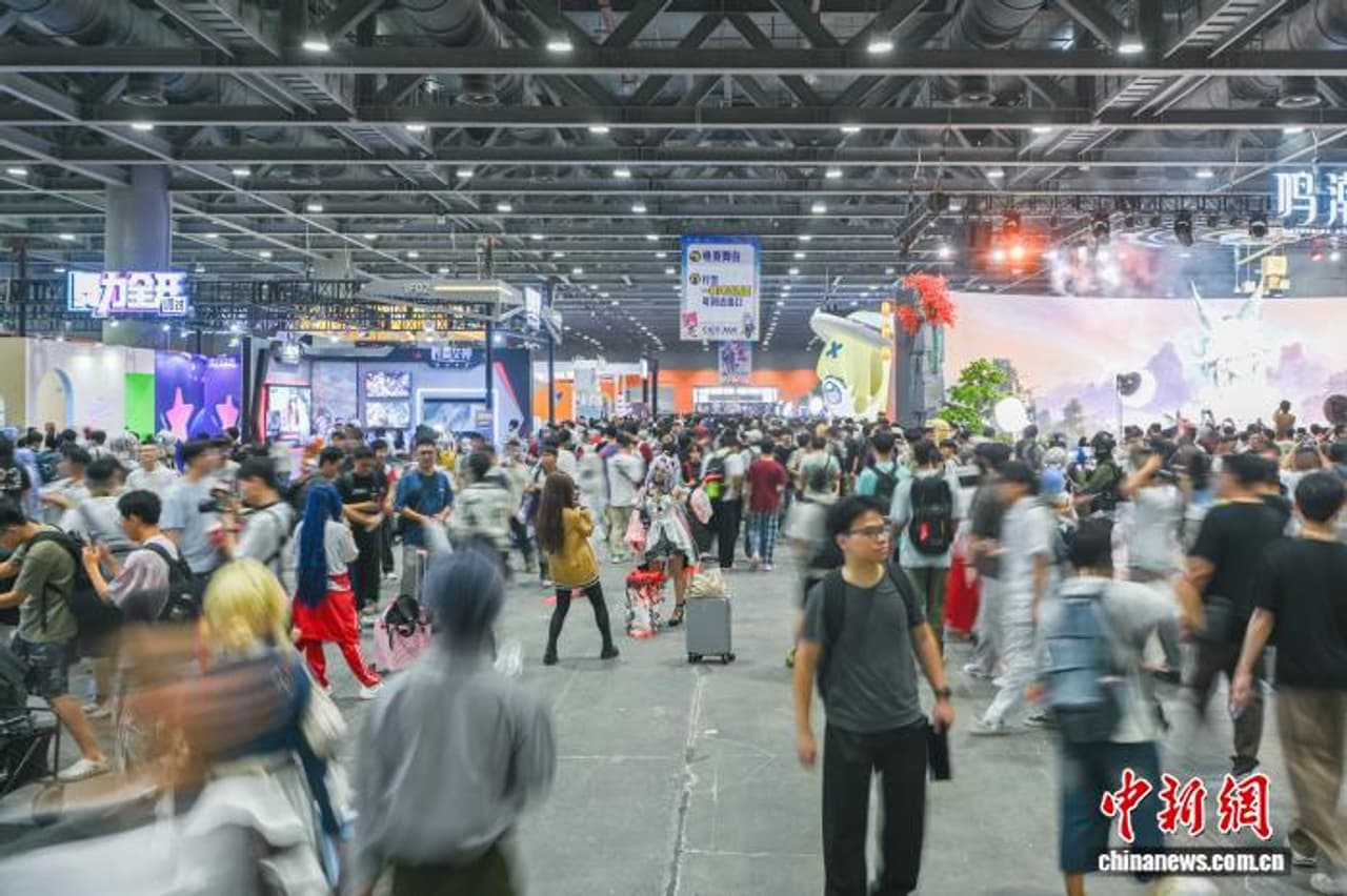 Una gran multitud de personas asiste al Festival Internacional del Cómic de Guangzhou.