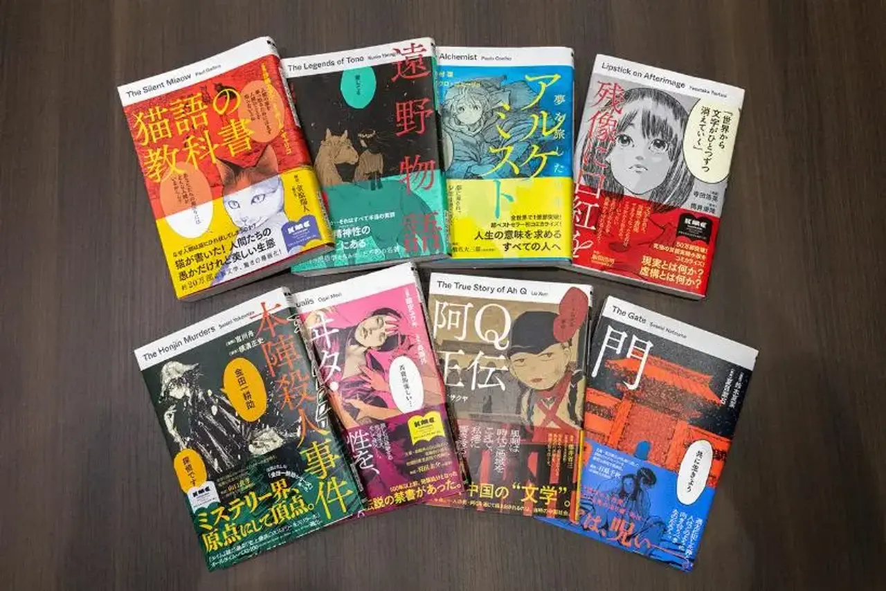 Varios cómics del sello KMC con portadas que representan obras maestras de la literatura y la cultura.