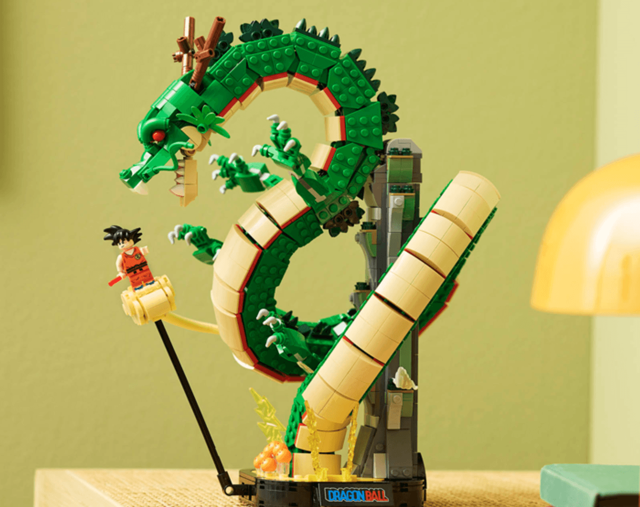 El set de LEGO de Dragon Ball recrea la imponente figura de Shen Long, el dragón de las esferas.