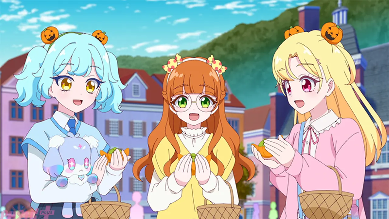Tres personajes de anime con disfraces de Halloween sosteniendo cestas en un entorno colorido.