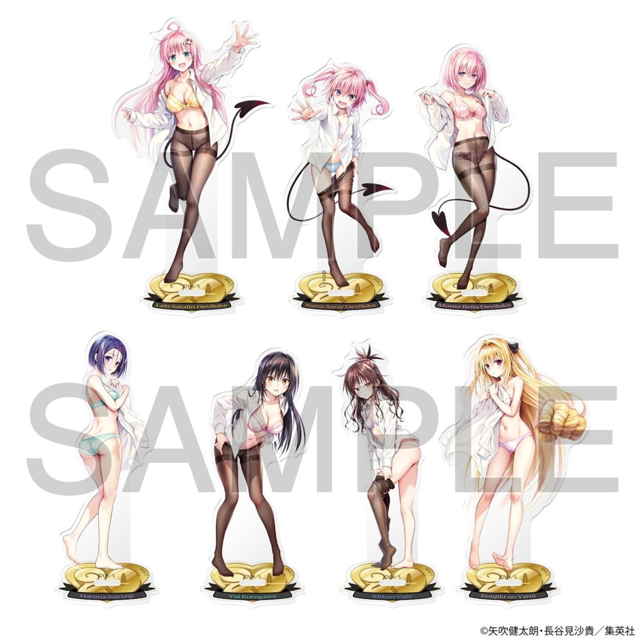 Figuras de personajes de To Love-Ru en poses sugerentes para el evento.
